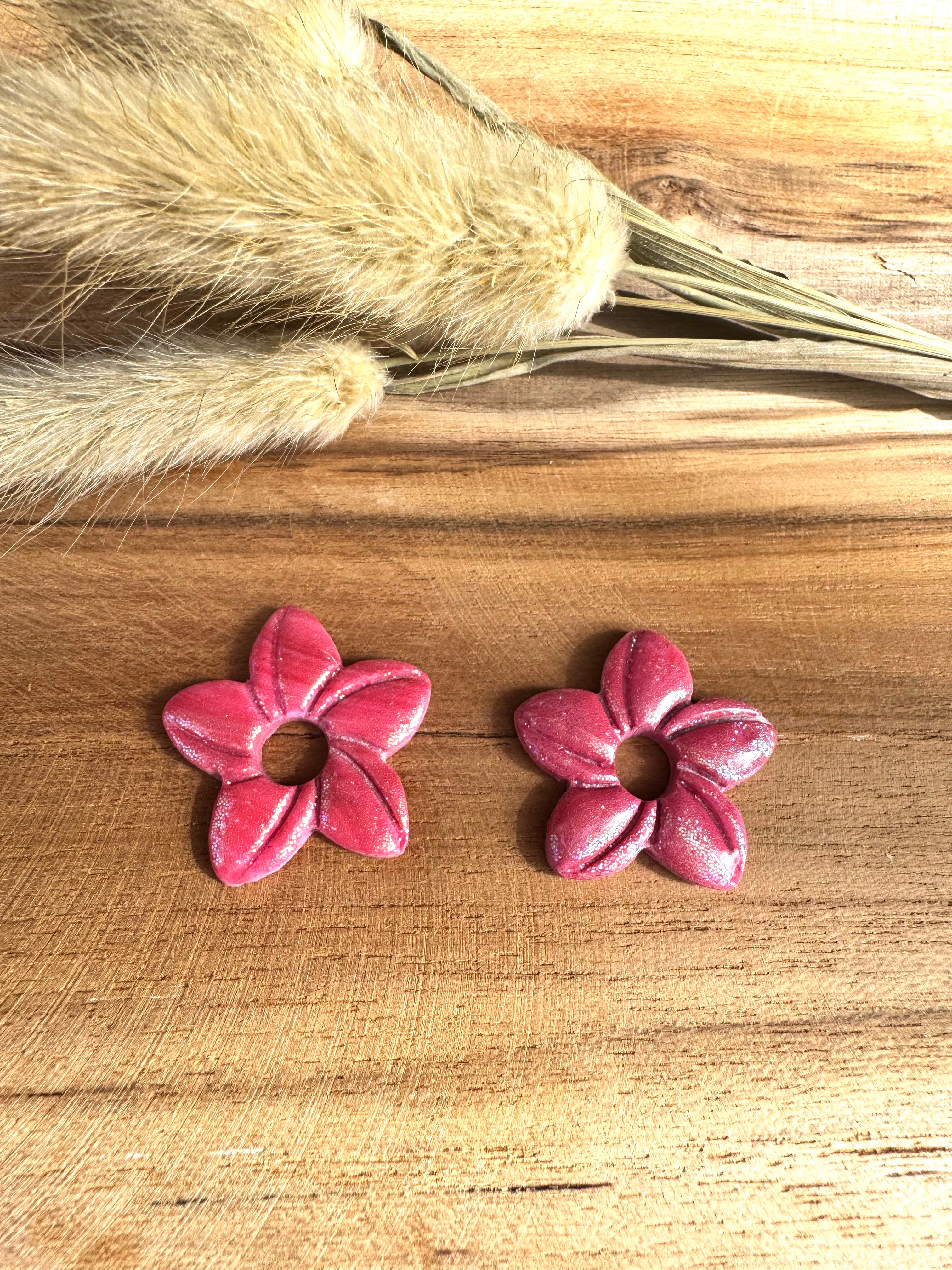 Les « fleurs de tiaré » pailletées